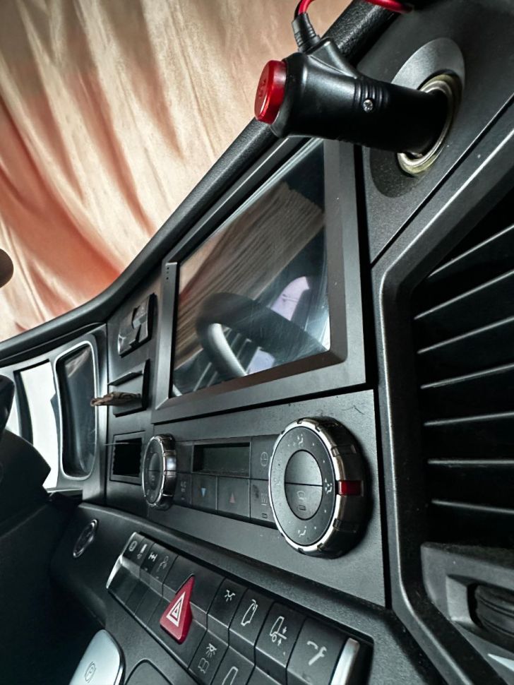 Штатная магнитола Teyes CC3 2K 360 6/128 Mercedes-Benz Actros (2011-2023)